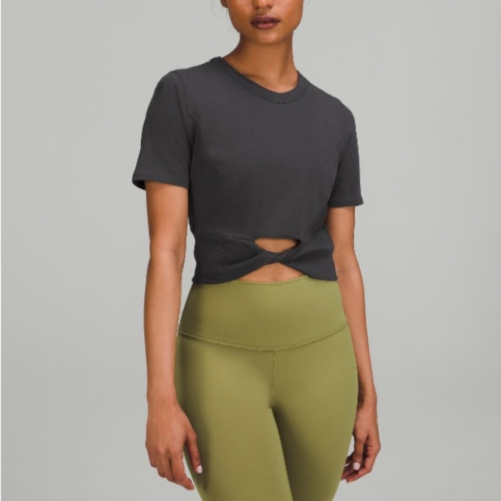 Lululemon Cropped Women's Black Twist Front Top EUC